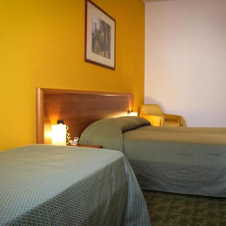 אסטה Hotel Centrale מראה חיצוני תמונה