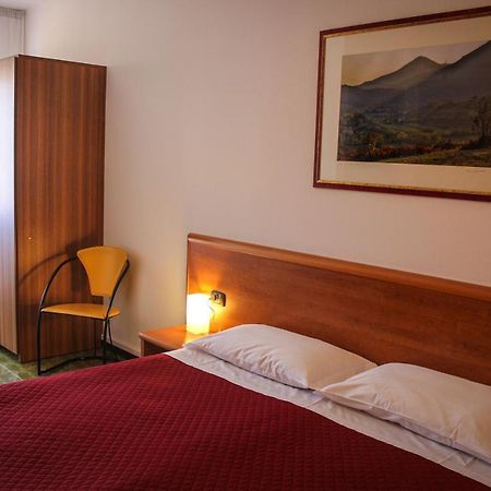 אסטה Hotel Centrale מראה חיצוני תמונה
