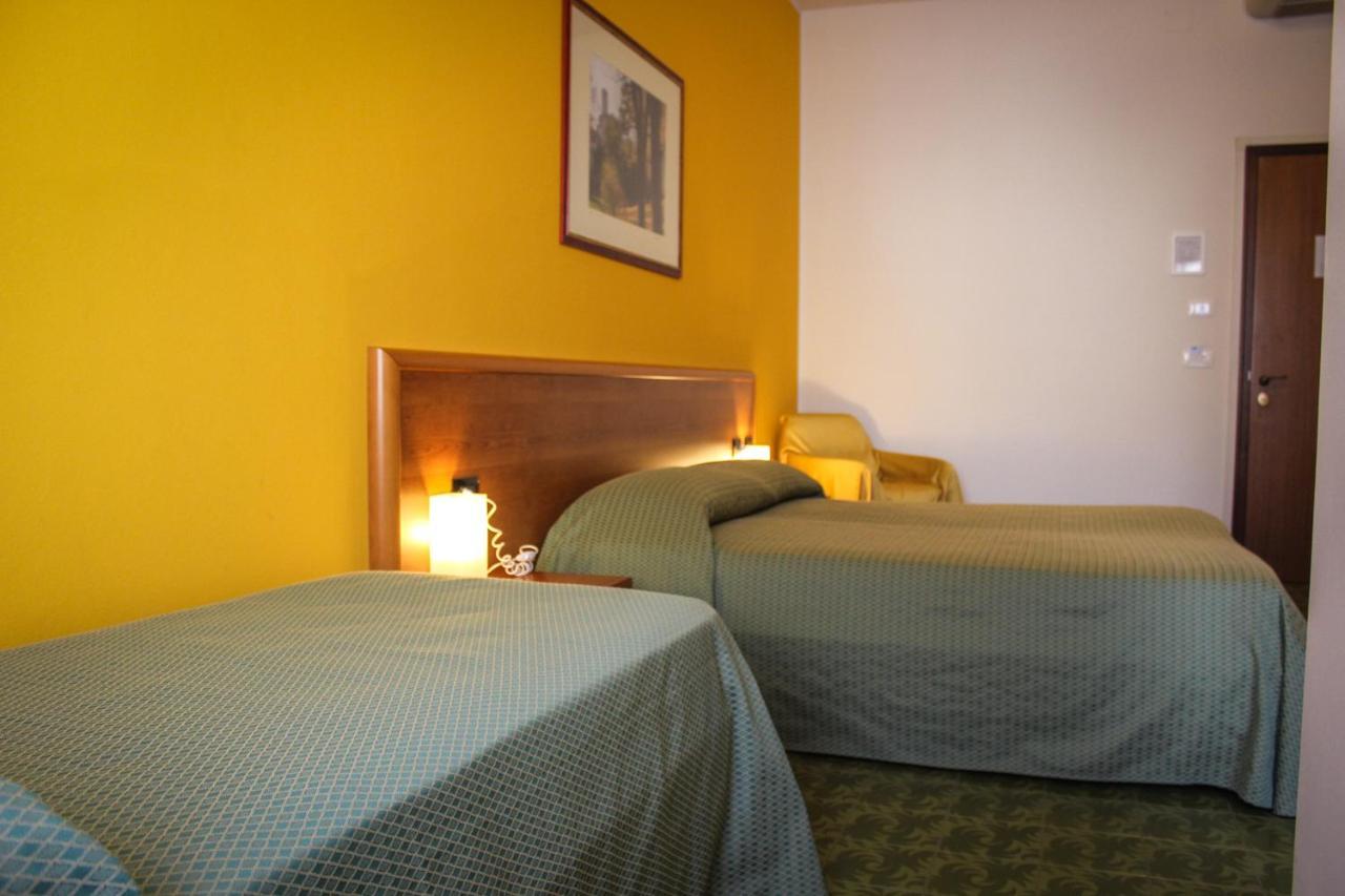 אסטה Hotel Centrale מראה חיצוני תמונה