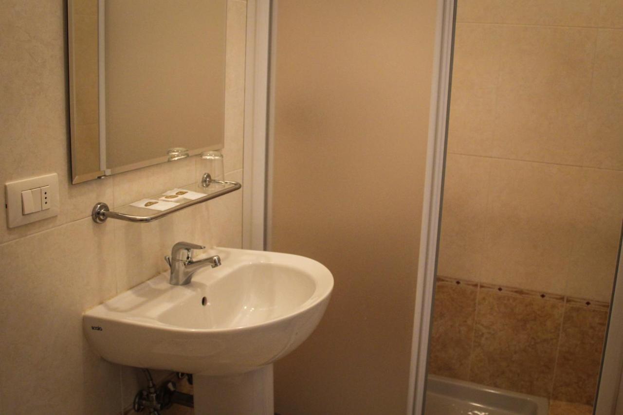 אסטה Hotel Centrale מראה חיצוני תמונה