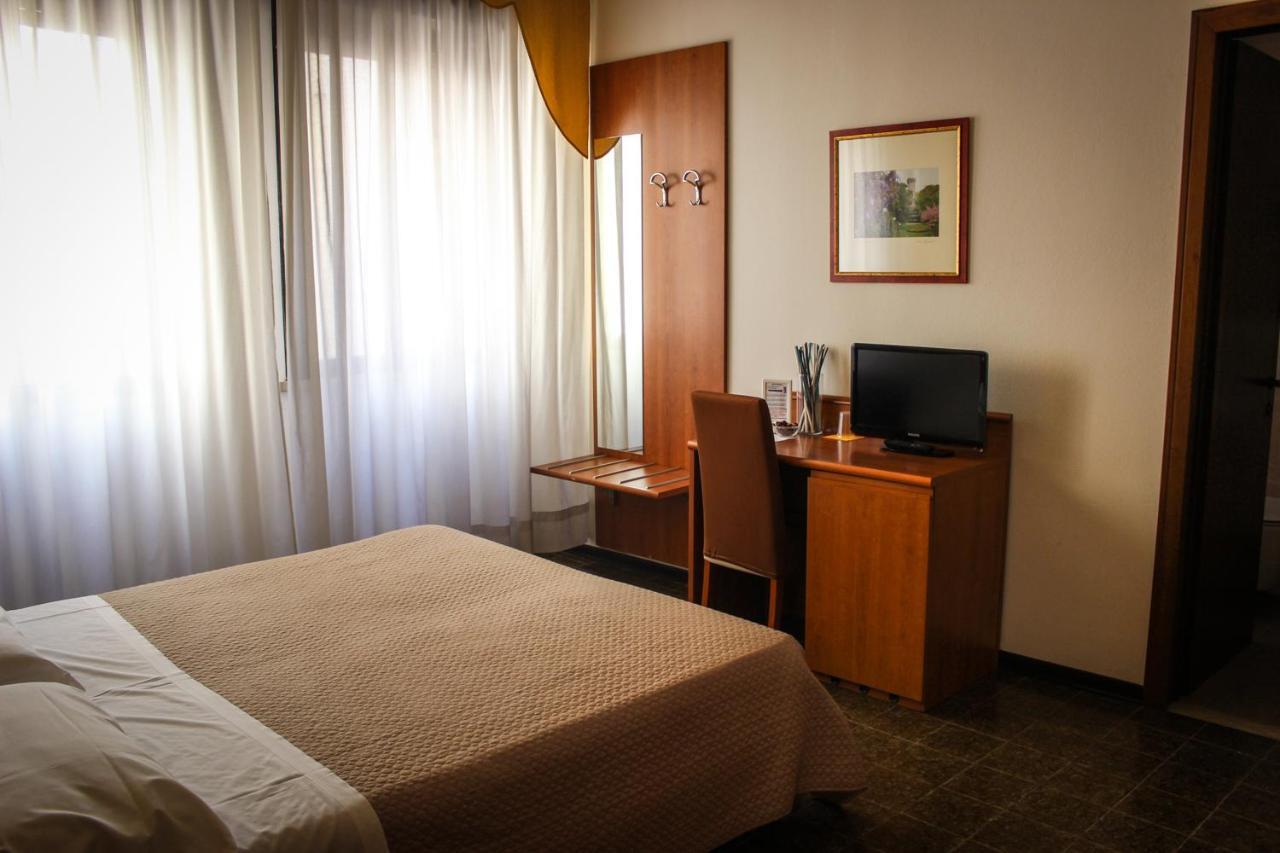 אסטה Hotel Centrale מראה חיצוני תמונה