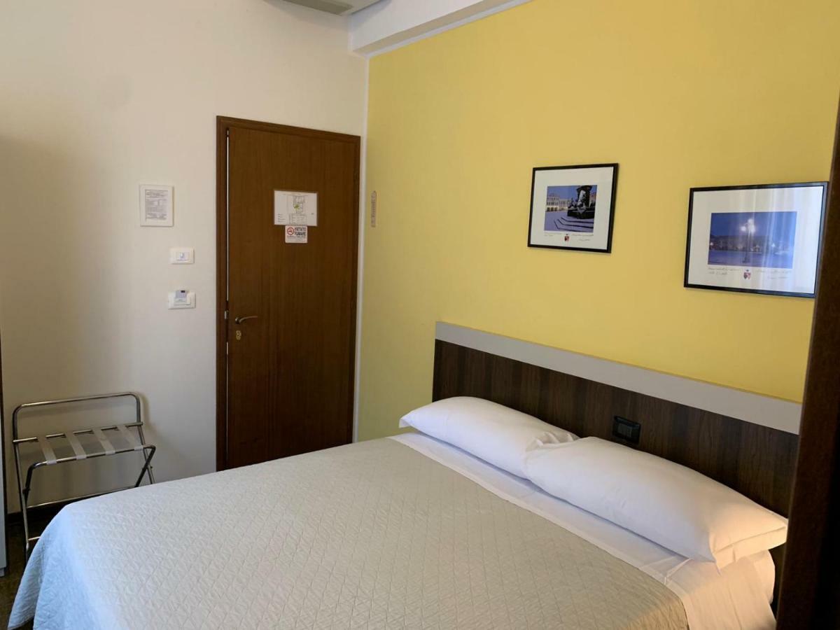 אסטה Hotel Centrale מראה חיצוני תמונה