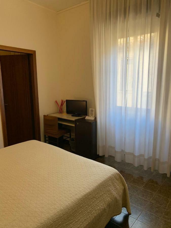 אסטה Hotel Centrale מראה חיצוני תמונה