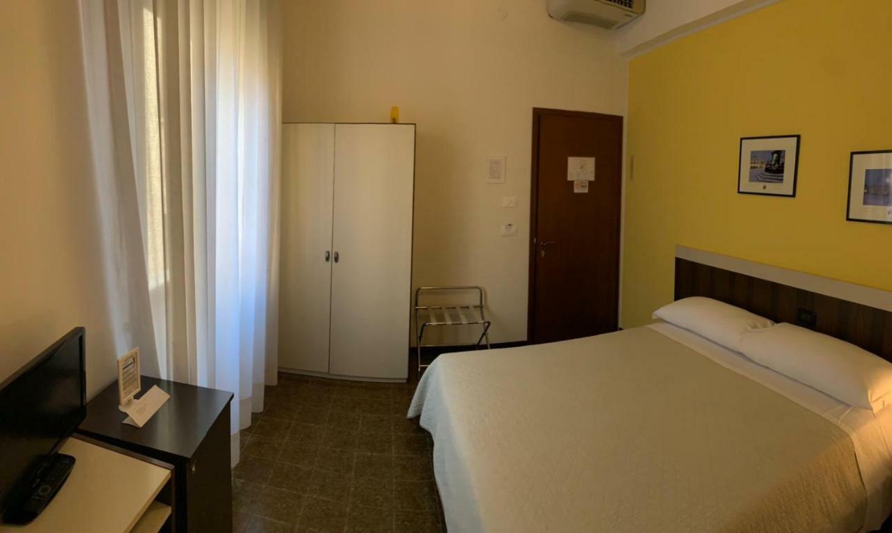 אסטה Hotel Centrale מראה חיצוני תמונה