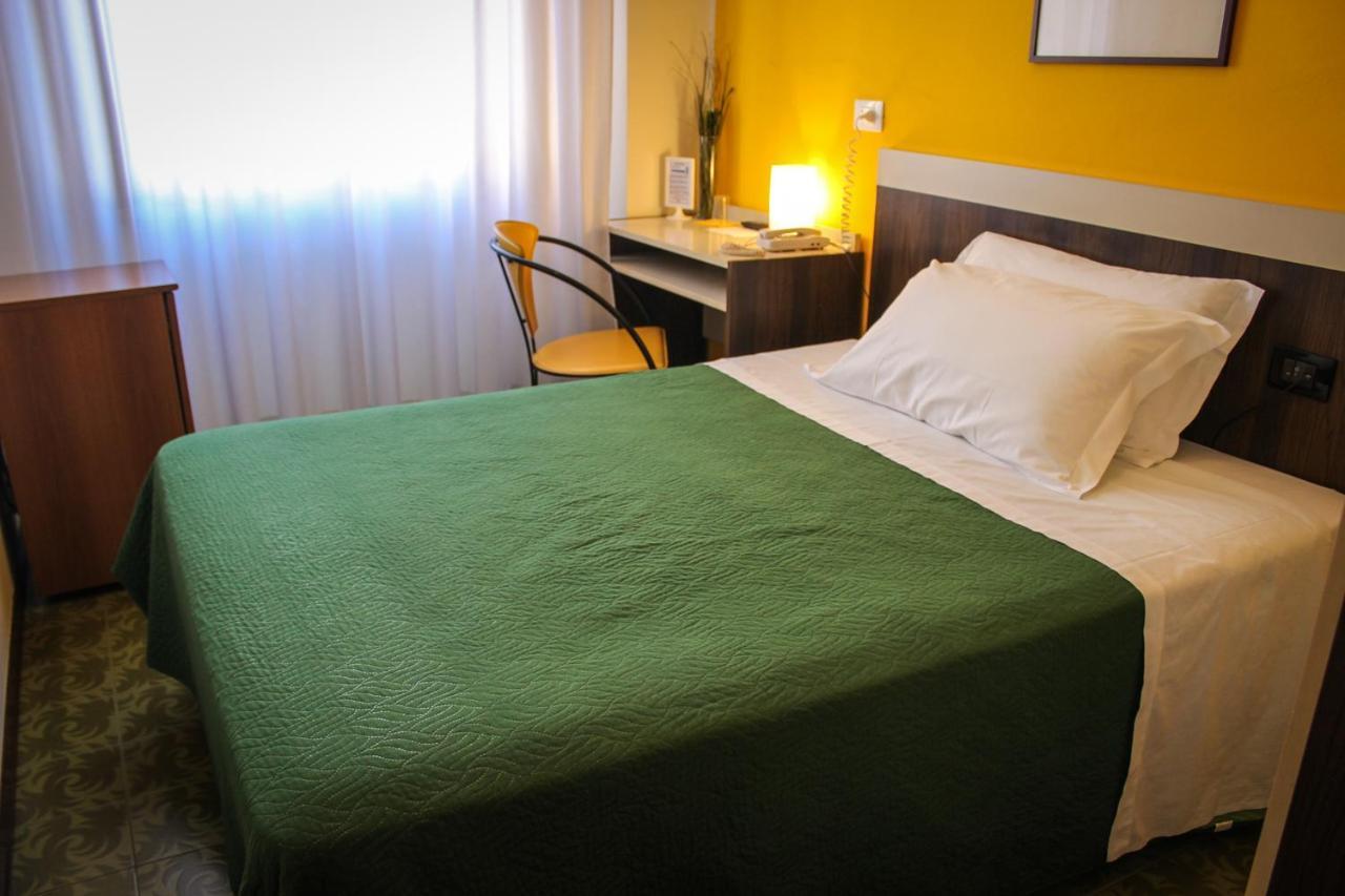 אסטה Hotel Centrale מראה חיצוני תמונה
