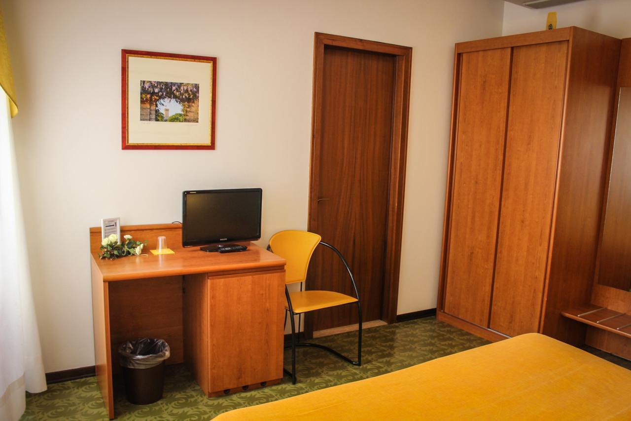 אסטה Hotel Centrale מראה חיצוני תמונה