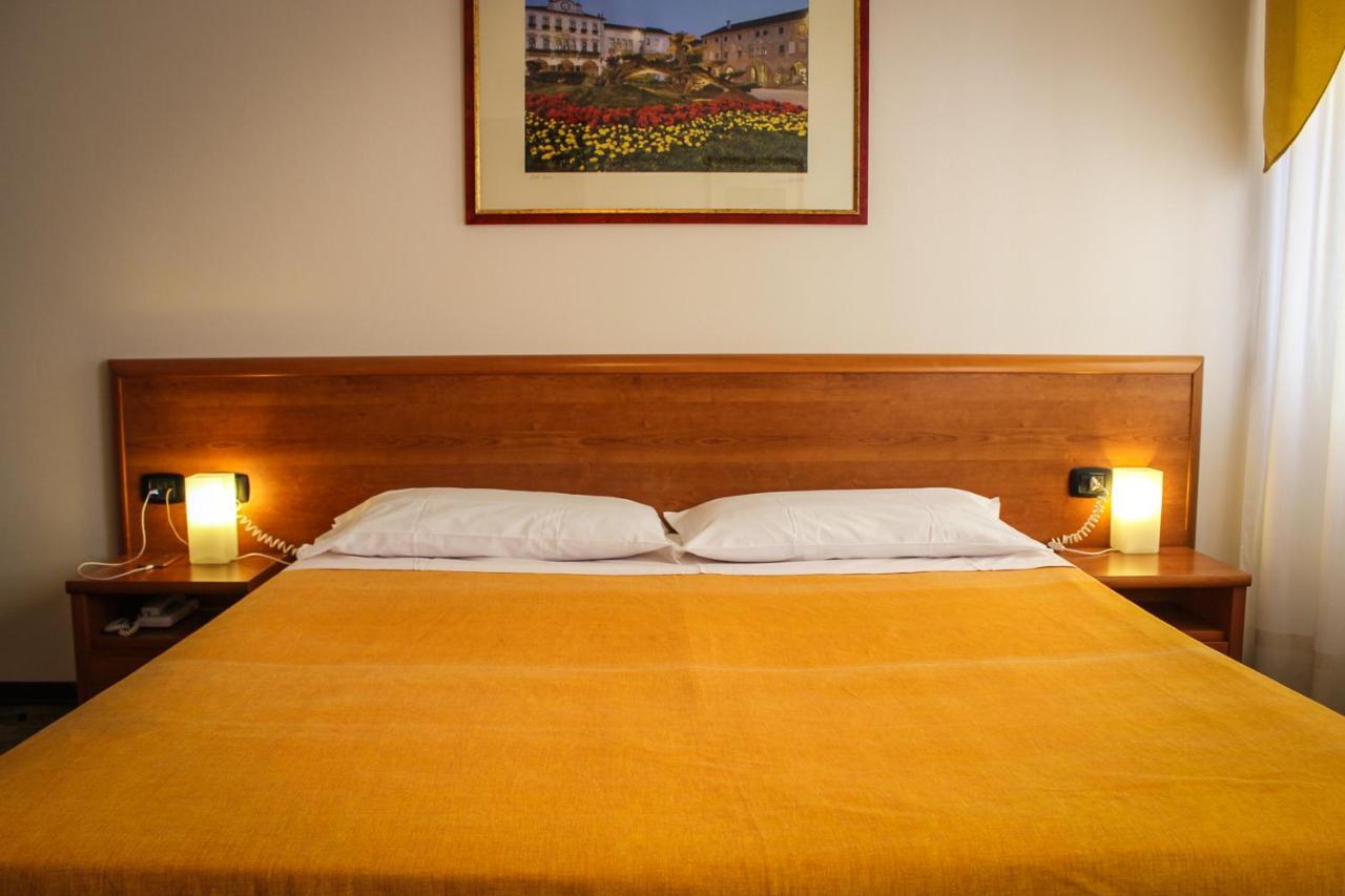 אסטה Hotel Centrale מראה חיצוני תמונה