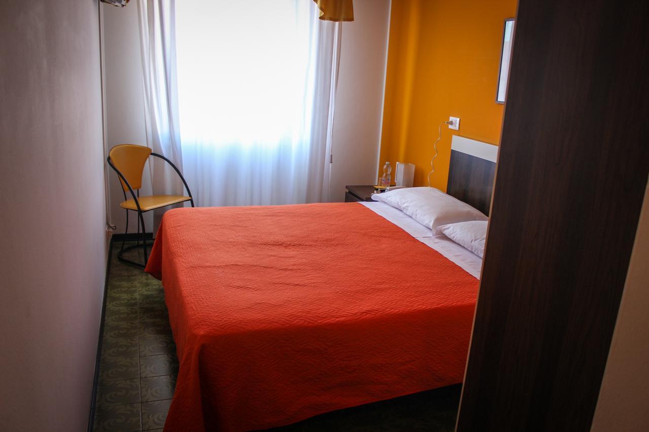 אסטה Hotel Centrale מראה חיצוני תמונה