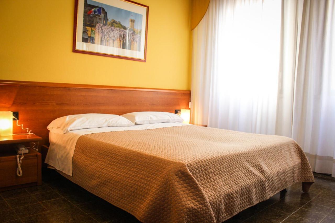 אסטה Hotel Centrale מראה חיצוני תמונה
