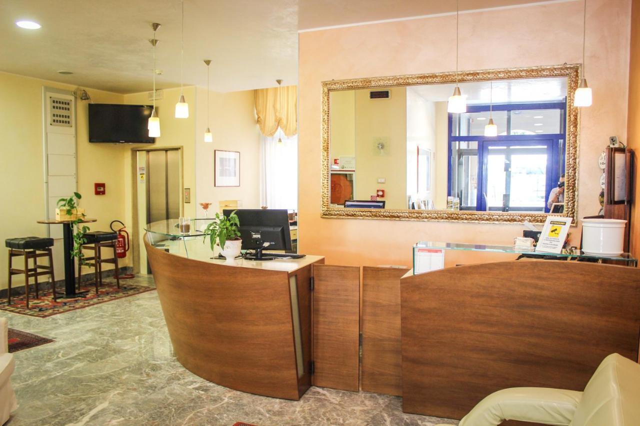 אסטה Hotel Centrale מראה חיצוני תמונה