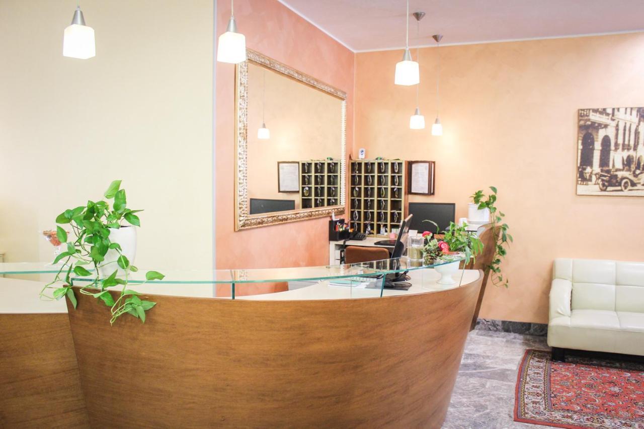אסטה Hotel Centrale מראה חיצוני תמונה