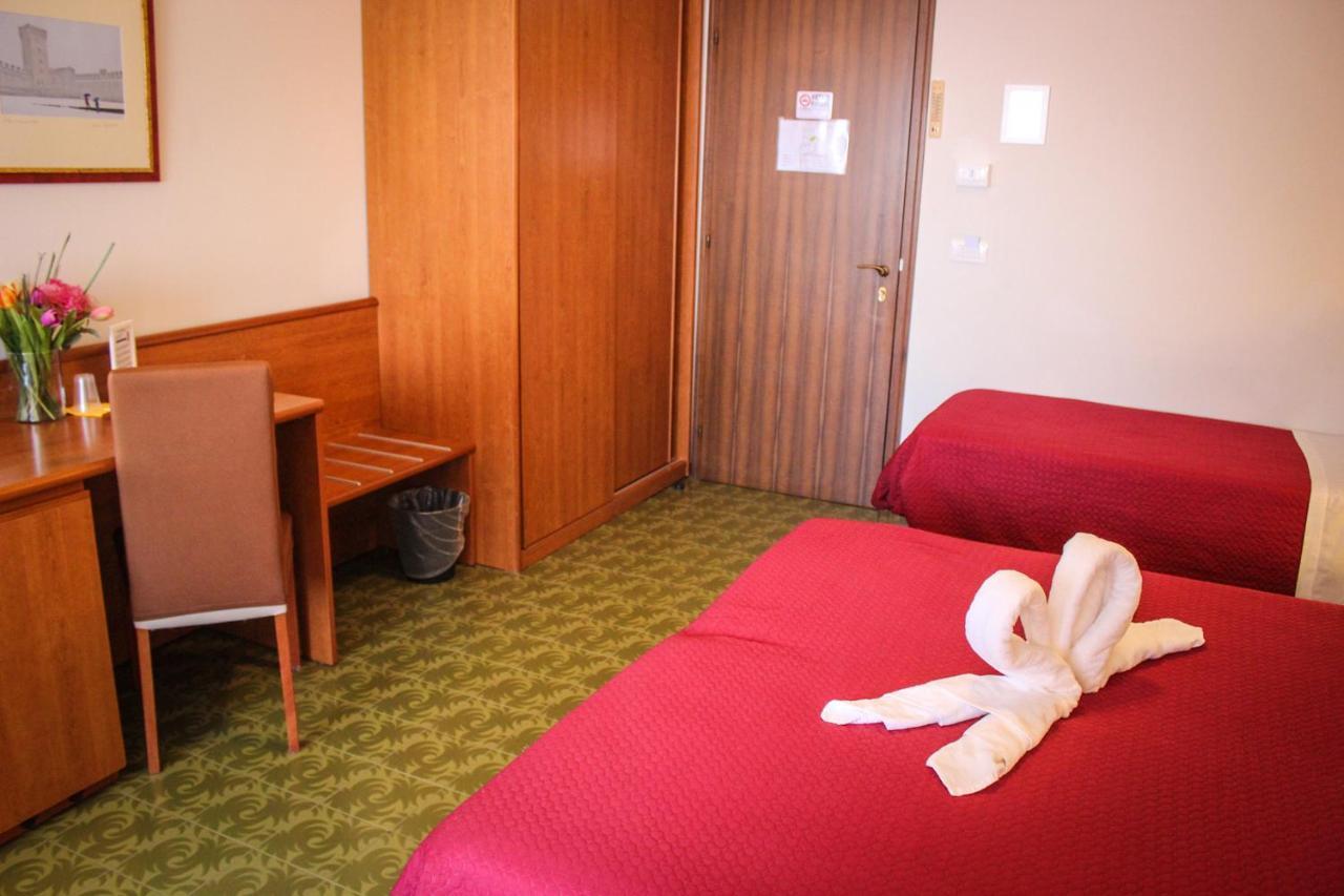 אסטה Hotel Centrale מראה חיצוני תמונה