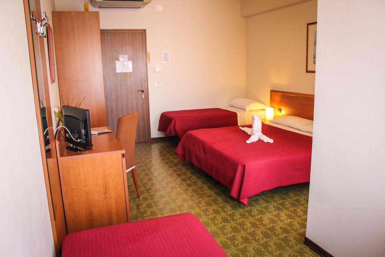 אסטה Hotel Centrale מראה חיצוני תמונה