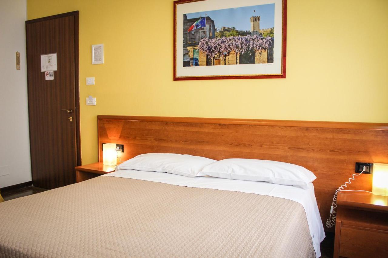 אסטה Hotel Centrale מראה חיצוני תמונה