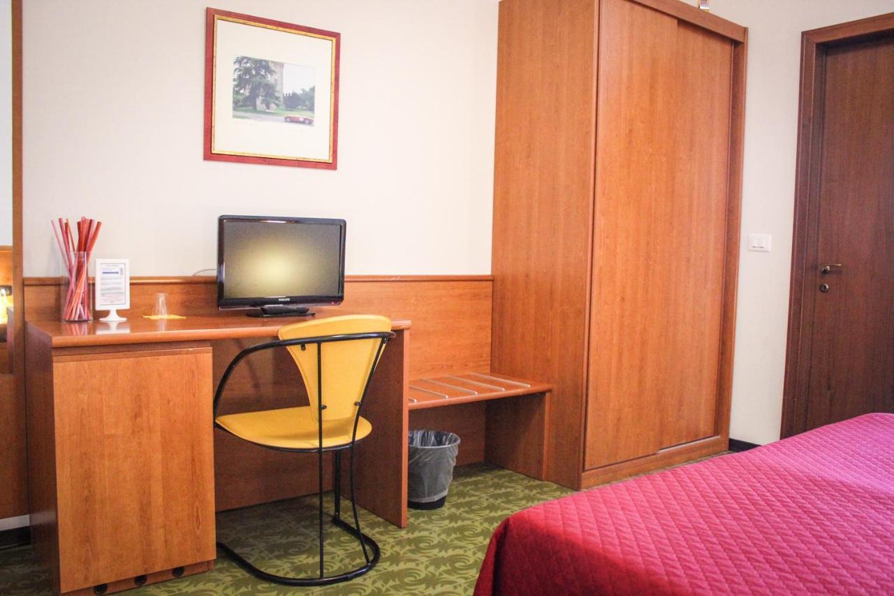 אסטה Hotel Centrale מראה חיצוני תמונה