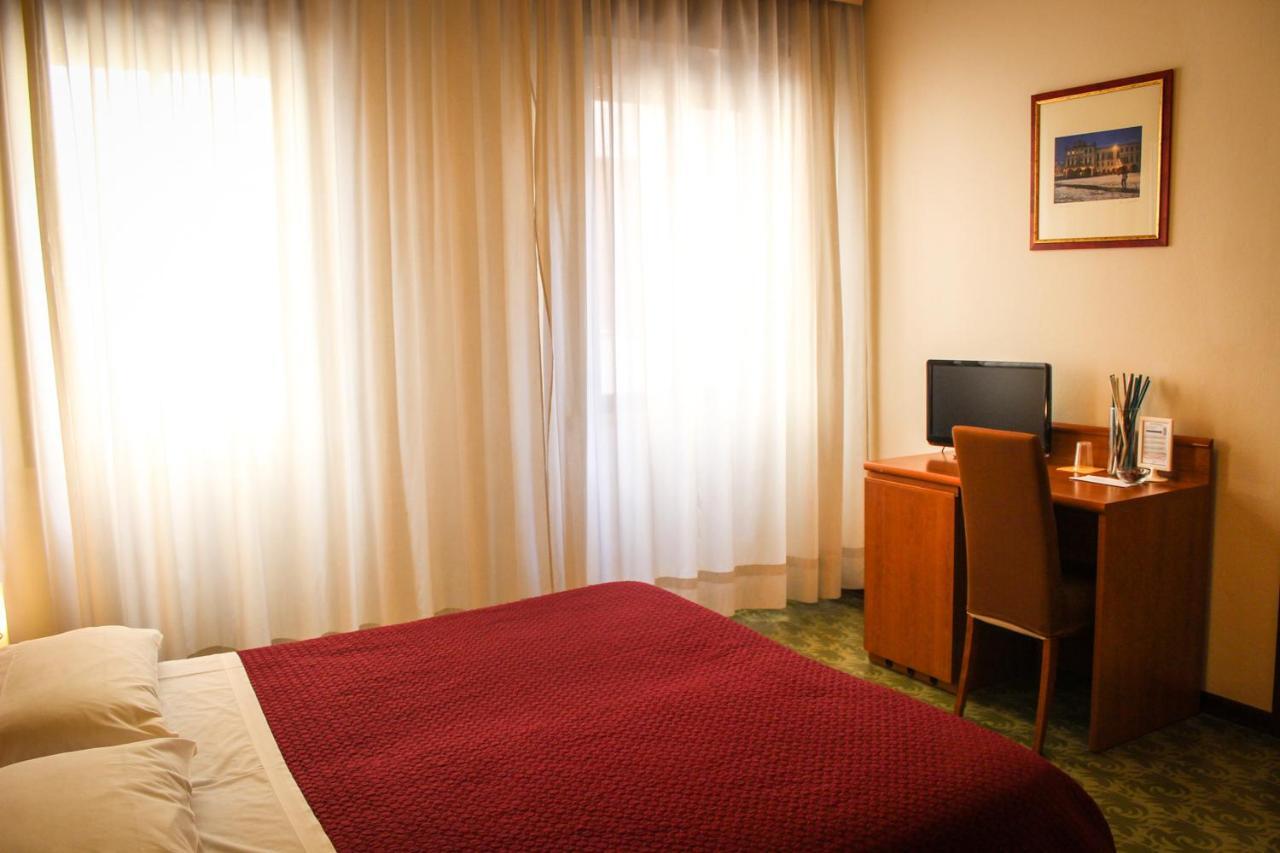 אסטה Hotel Centrale מראה חיצוני תמונה