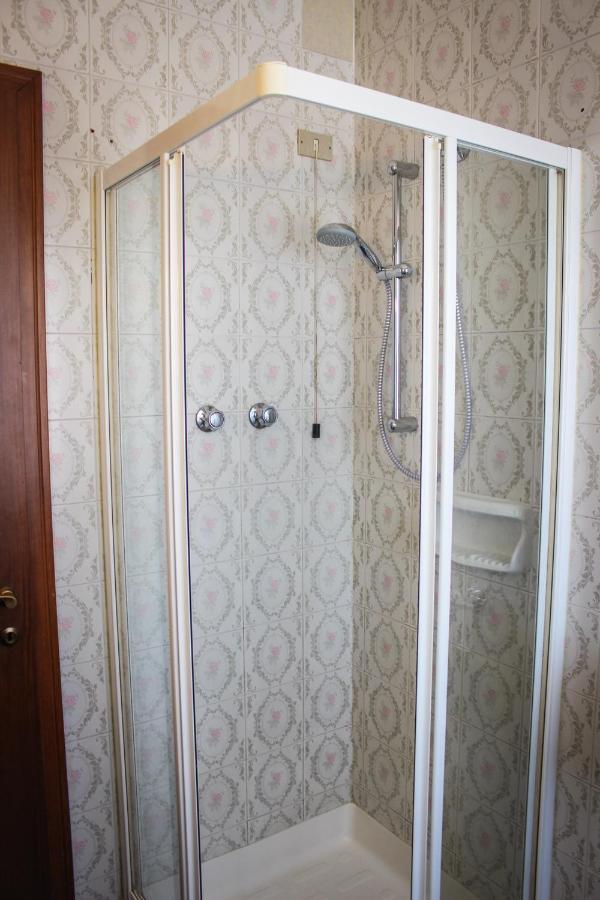 אסטה Hotel Centrale מראה חיצוני תמונה